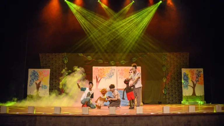 Espetáculo gratuito leva Saci, Iara e Curupira ao palco em Goiânia neste sábado (04/7)