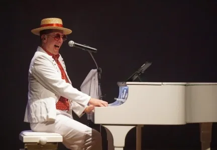 main elton john cover tributo bh show cine theatro 860x597 1