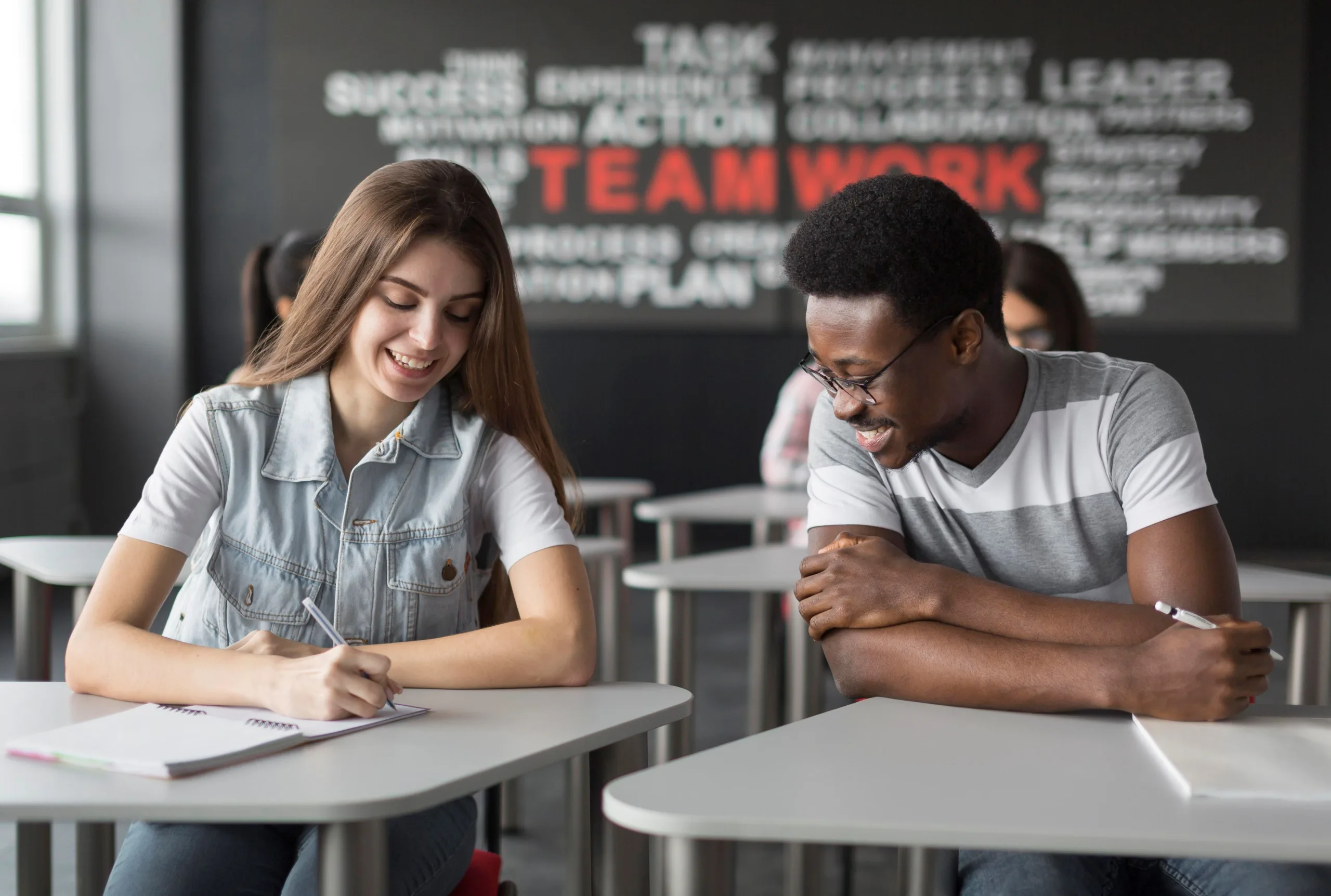 Multinacional abre 10 mil vagas para curso gratuito com inglês e acesso ao mercado de trabalho; veja como participar