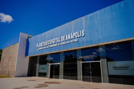 Planetário de Anápolis tem programação especial de férias com sessões gratuitas e observação do céu
