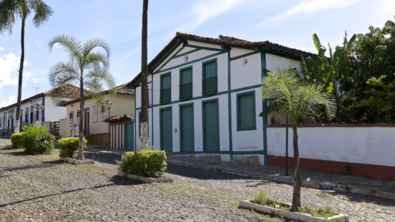 Teatro histórico de Pirenópolis reabre após restauração