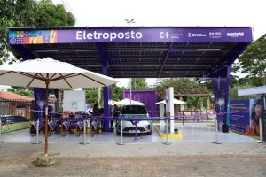 Eletroposto dentro