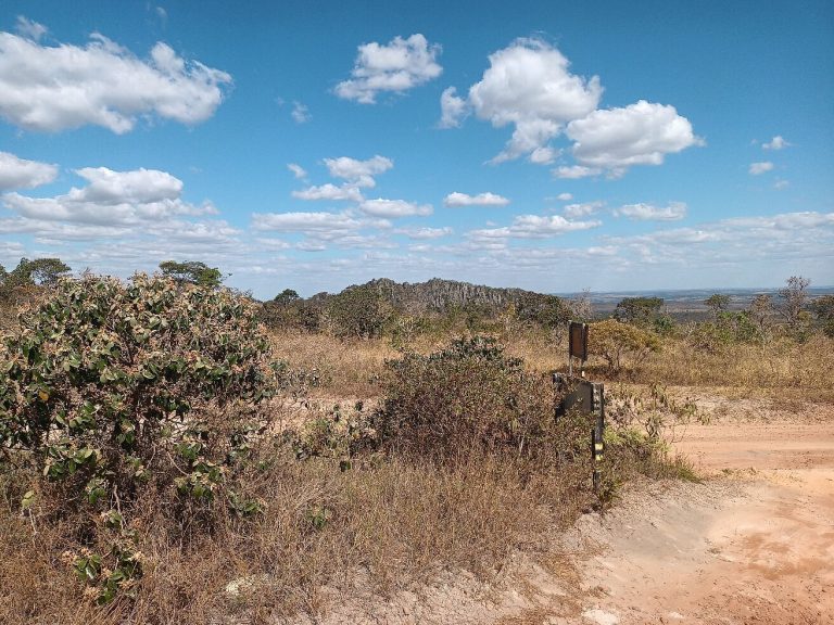 Trilha em Goiás leva a um mirante secreto com visual de cinema