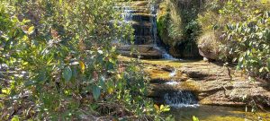 cachoeira escondida em Goiás
