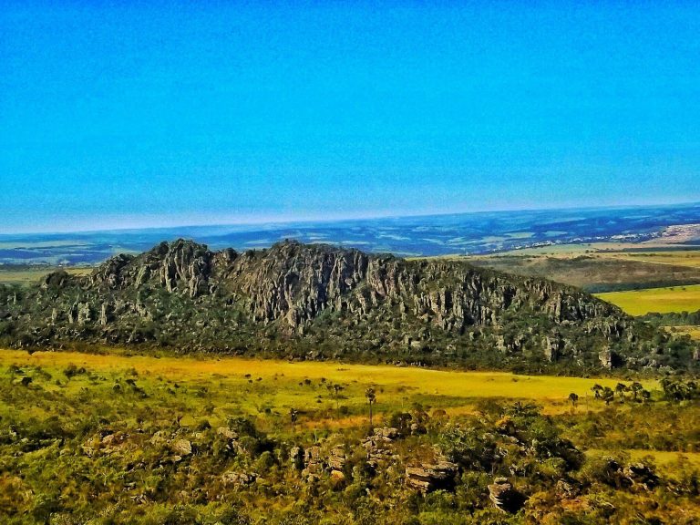 O lugar em Goiás que revela um gigante de pedra com mais de 1 bilhão de anos escondido na natureza
