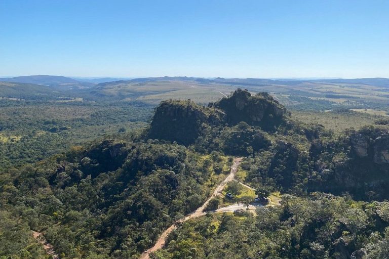 Trilha em Goiás de 3,5 km tem subida puxada mas entrega a vista mais bonita da região
