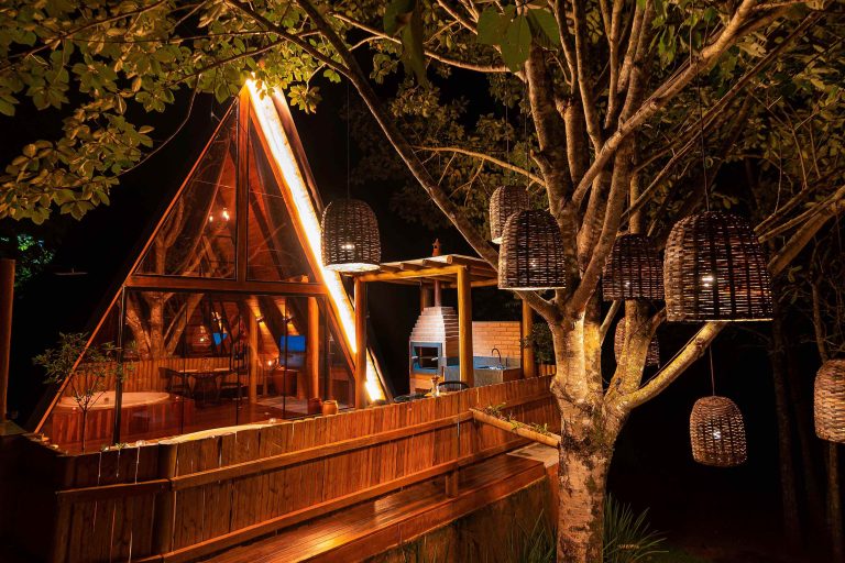 Choupanas da Lagoa: refúgio romântico com 20% de desconto no Festival Curta Mais Pirenópolis