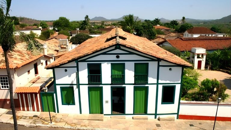 Férias em Pirenópolis: teatro anuncia programação gratuita para toda a família