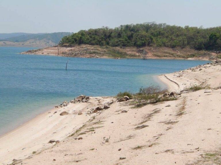 Conheça um paraíso de areia branca e águas cristalinas em Tupaciguara, próximo a Uberlândia