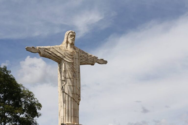 Cachoeiras, represa e até Cristo Redentor para visitar em Patrocínio, a poucas horas de Uberlândia