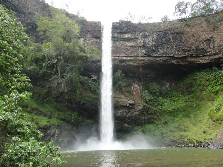 Cachoeira do Ribeirão de Furnas: beleza, inspiração e aventura pertinho de Uberlândia