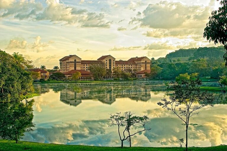 Maior castelo do Brasil pode ser visitado num bate e volta perfeito saindo de Uberlândia