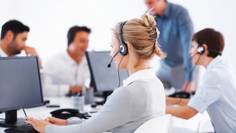 Uberlândia tem 200 vagas de emprego para vendedores telemarketing