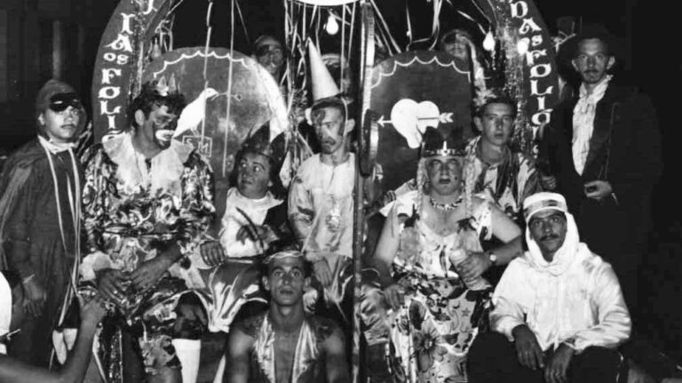 Evento reúne pessoas com boa memória para ajudar na identificação de fotografias antigas de Uberlândia