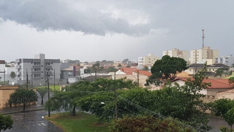 Previsão aponta temperaturas amenas e chuvas intensas para Uberlândia esta semana