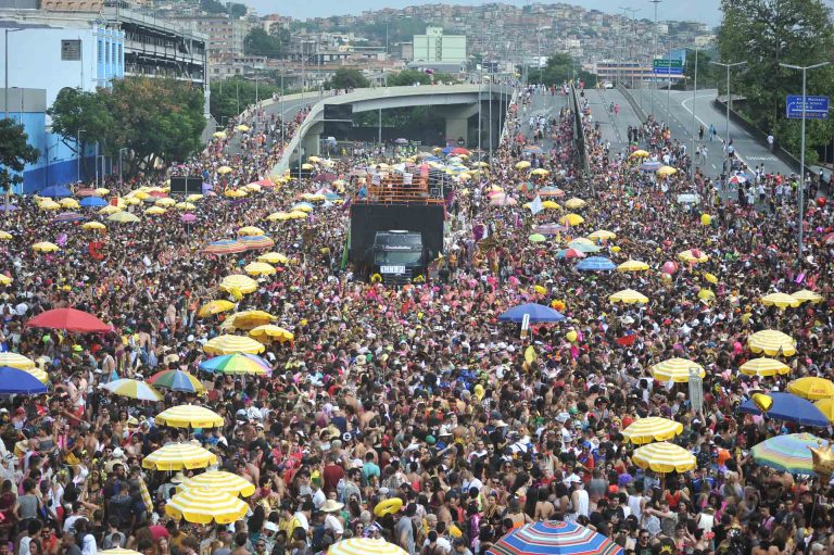 Carnaval 2024 promete recorde de folia e cor nas ruas da capital mineira. Confira a programação