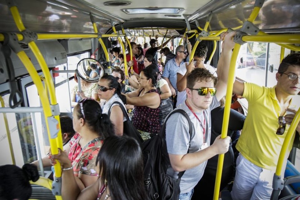 Quantas Pessoas Cabem Em Um Onibus De Turismo