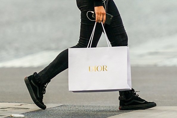Leilão de bolsas de grife, como Chanel, Prada e Dior, tem peça por R$ 150;  saiba como participar - Curta Mais